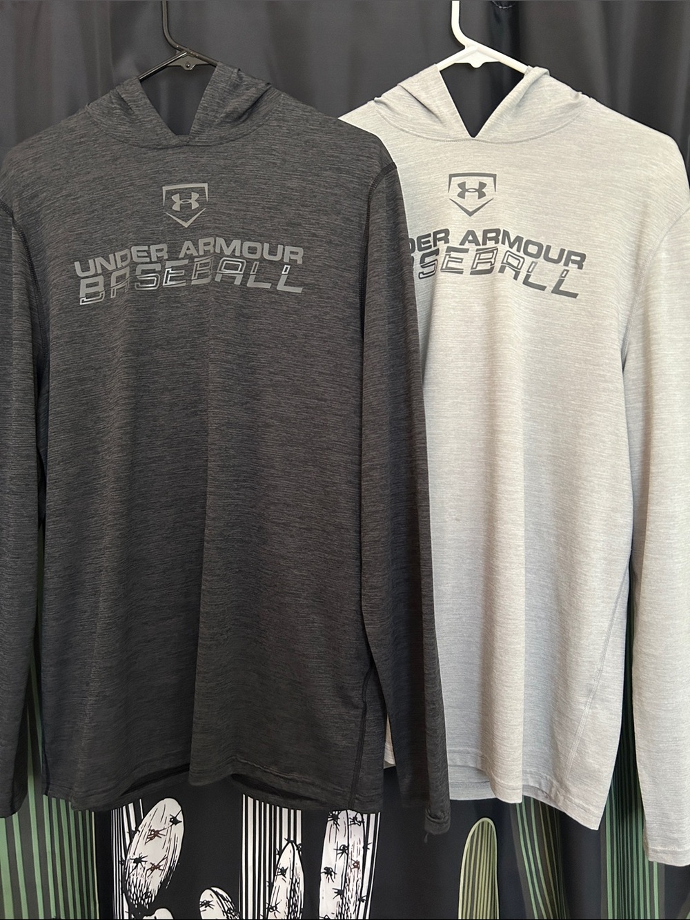 2 Men’s Under Armour Baseball Heat Gear Hoodies Size Large